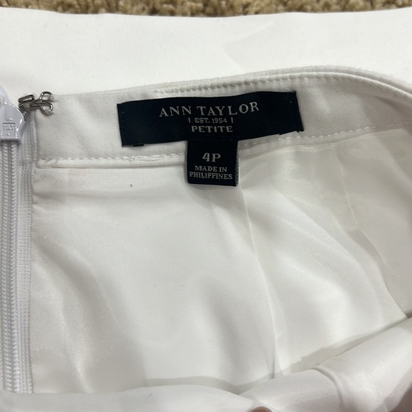 White skirt - Picture 5 of 6